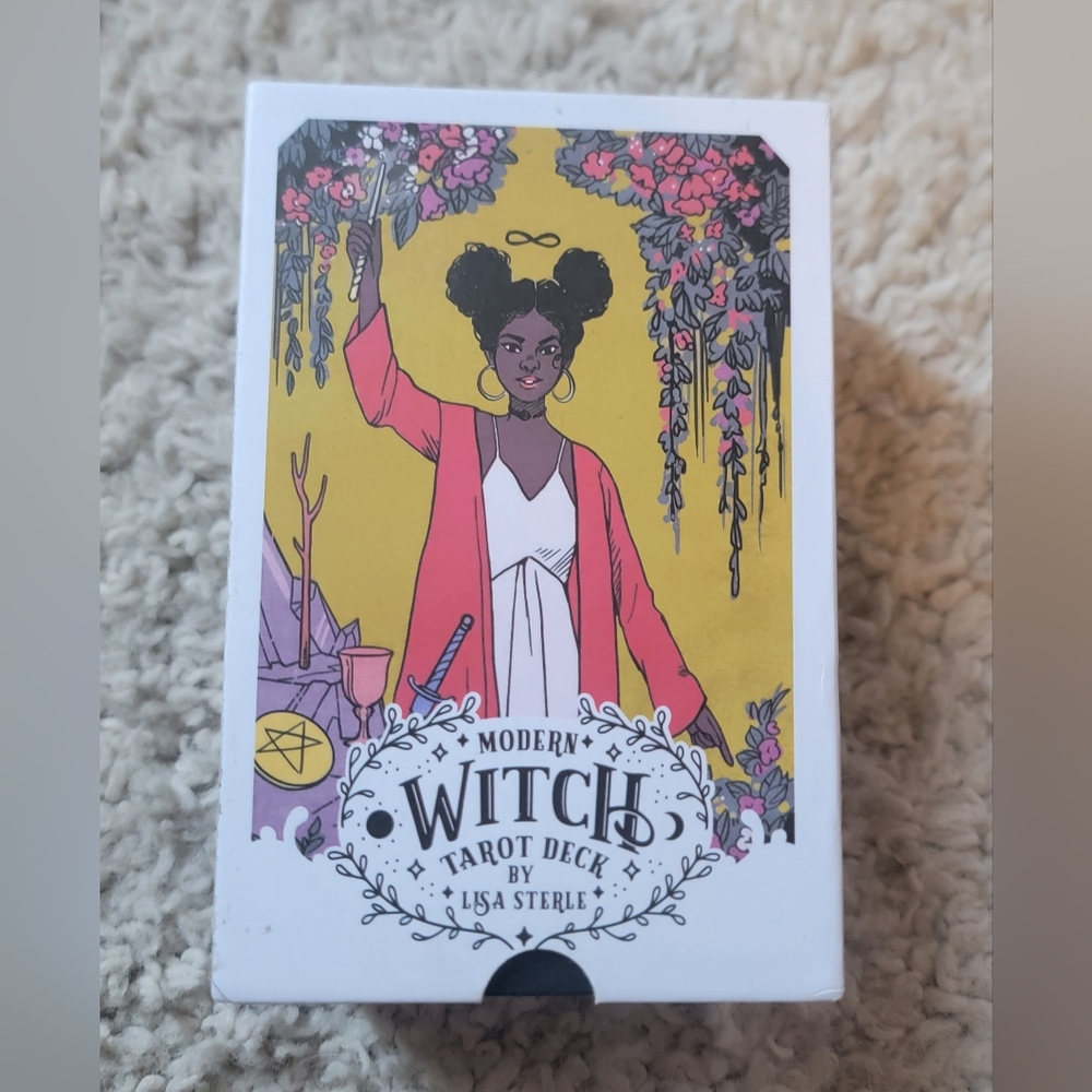 Modern Witch Tarot Deck 78 Colorful. Cards 56 Page Instruction book Hard Case 🔮